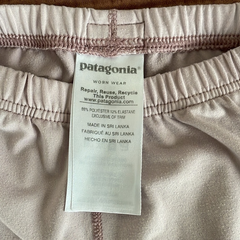 Pretty Size 2 Patagonia Base Layer Set - Picture 6 of 6
